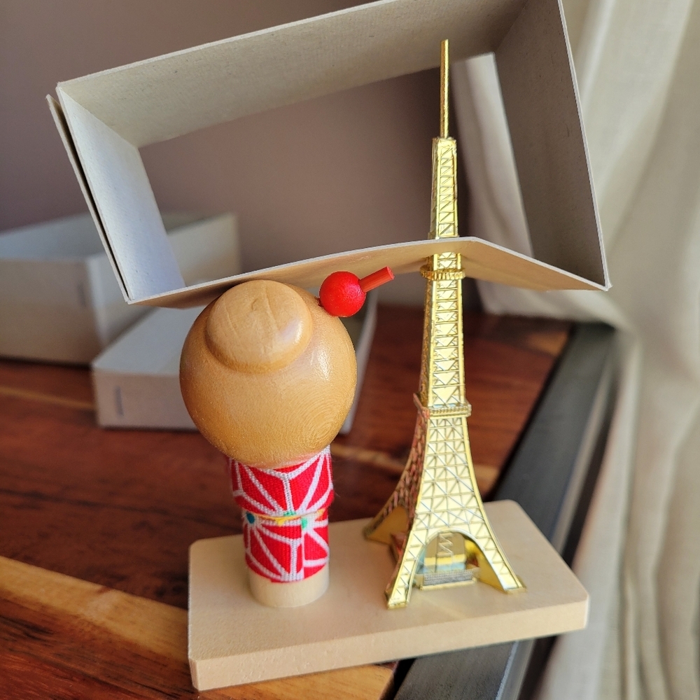 Open Box VTG Japanese kokeshi Doll Paired Miniature Eiffel Tower Wooden Base - Picture 3 of 8
